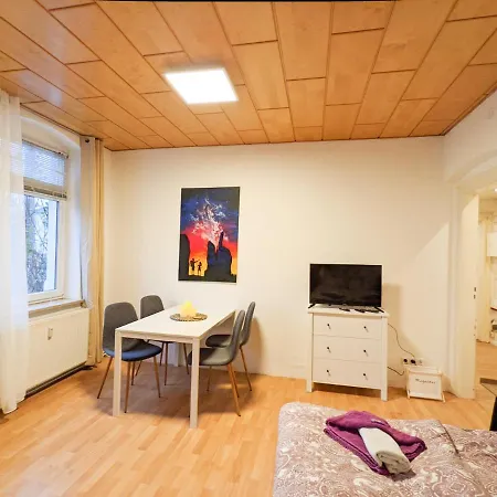 Apartment Urlaubsmagie - 5 Fussminuten Zur Elbe, Garten, Pool - R2